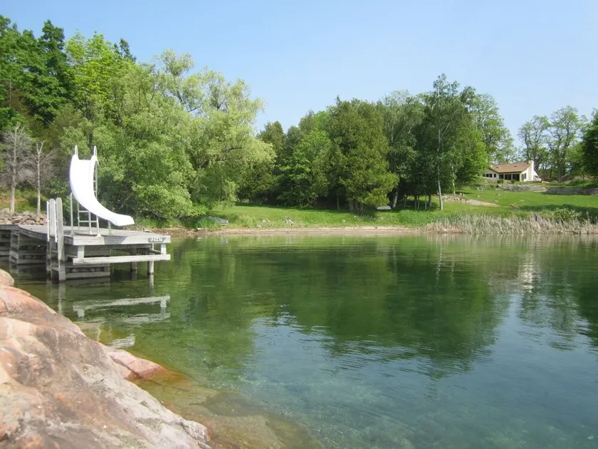 Profitez du meilleur des 1000 îles de ce chalet sur l'île de Grindstone - Image 1