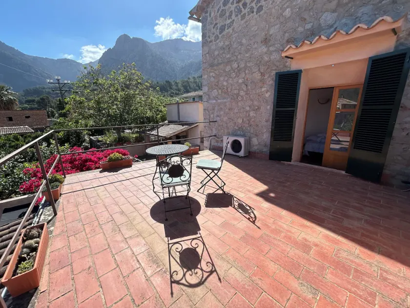 Cosy town house in a quiet area, with garden and wonderful views - Image 1