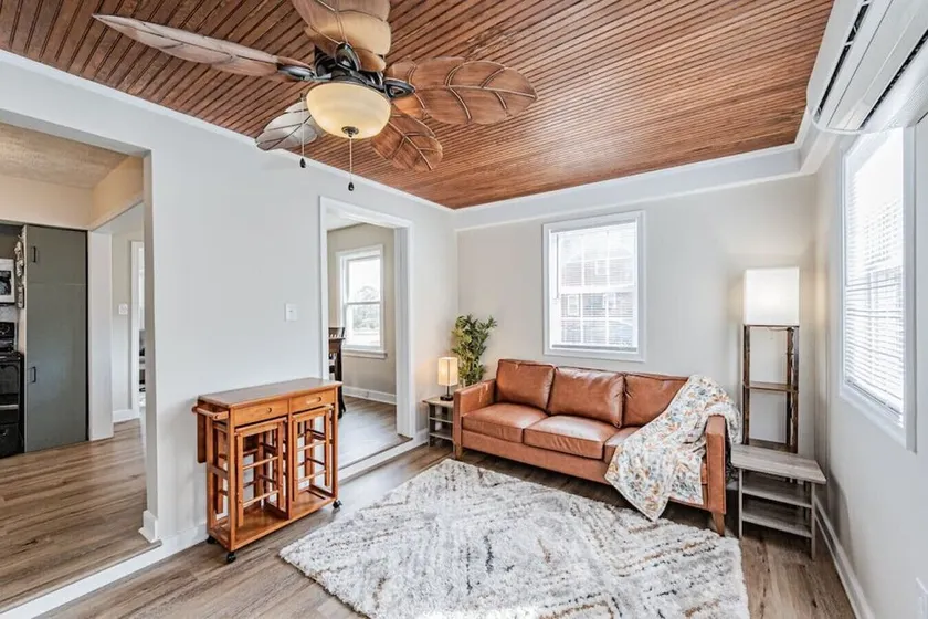 Ma's Cozy Cape: Your Tranquil Home Away from Home! - Image 1