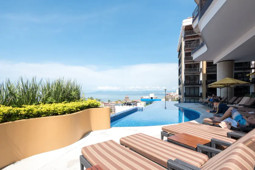 Signature Pinnacle - Luxury Condo with Ocean Views - Image 1