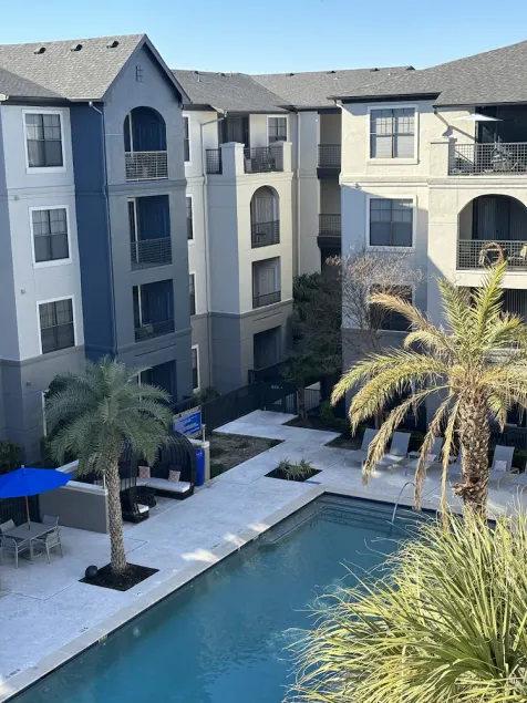 Luxury! Pool View! Great Location! Minutes from NRG Stadium! - Image 1