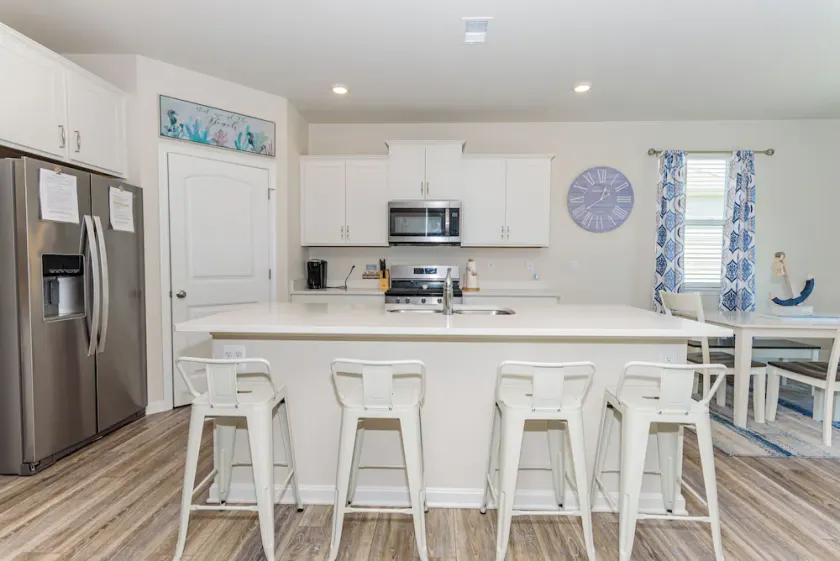 5 BEDROOM POOL VIEW HOUSE - AMENITIES AND LINENS INCLUDED - Image 1