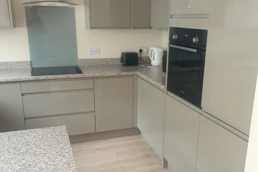 Immaculate 3-bed House in Bristol With Fast Wifi - Image 1