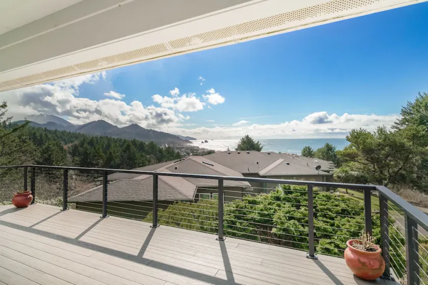 Cannon Beach with Ocean Views, Dream Kitchen Made for Sharing, Spacious Deck, and Dogs Welcome - Image 1