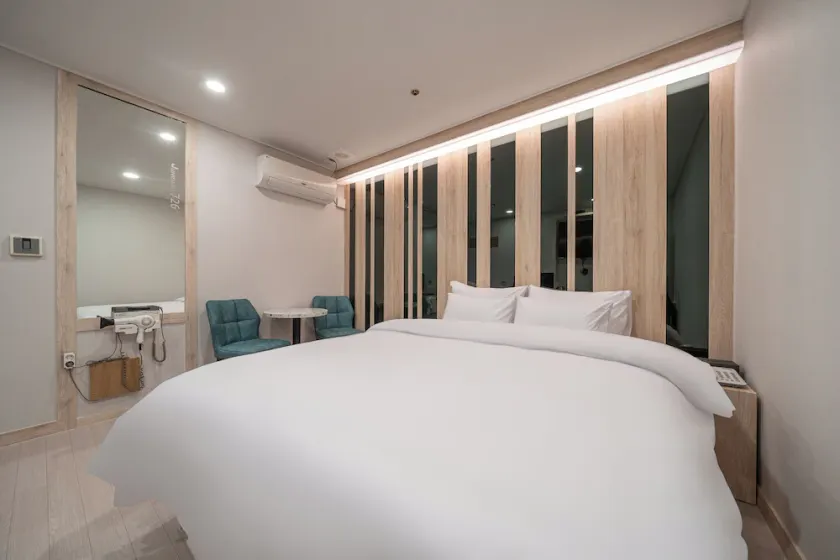 Hwajeong Hotel jun - Image 1