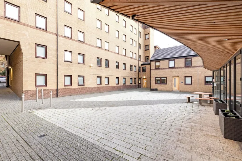 Meadow Court Apartments - Image 1
