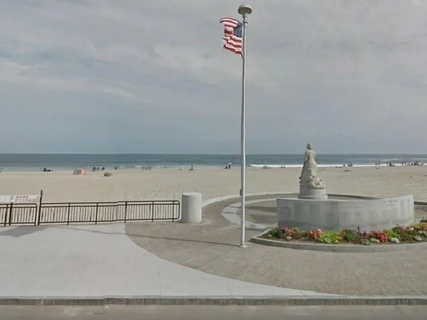 Slice Of Paradise At Hampton Beach, NH - Image 1