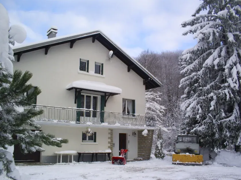 Gîte grande capacité à 1,5 km des cascades du Hérisson, - Image 1