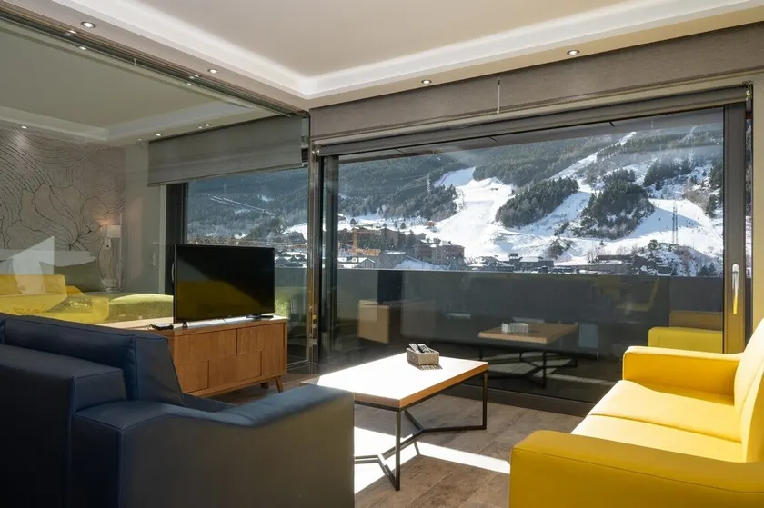 THE MIRROR & SPA by Elegant Residences - Image 1