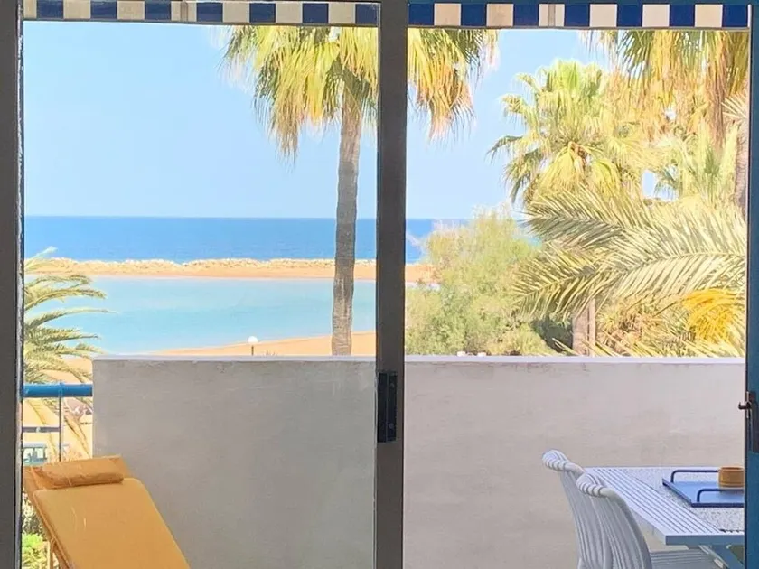 FÖRSTA LINJE STRANDLÄGENHET MED SEVISNINGAR. WIFI. - Image 1