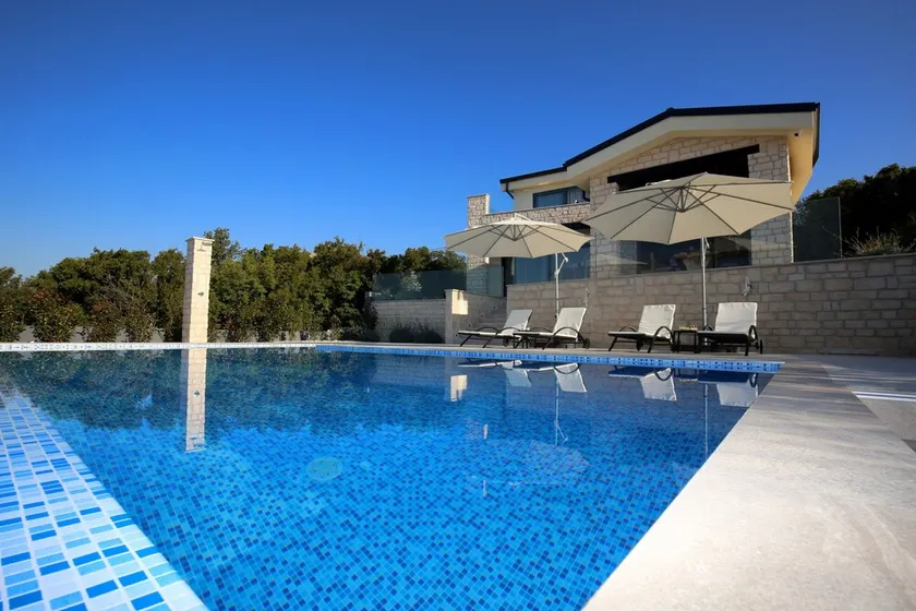 Villa Infinity - Image 1