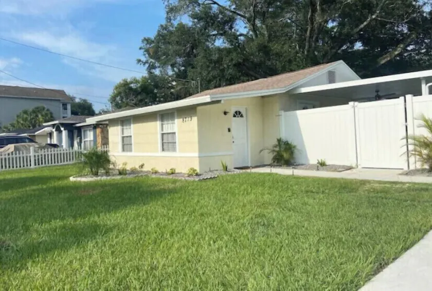 Cozy 3BR Home Steps from Busch Gardens with Private Parking & Spacious Yard - Image 1