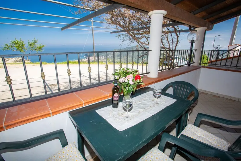 Bel appartement avec vue sur la mer et les montagnes (calme, reposant) - Image 1