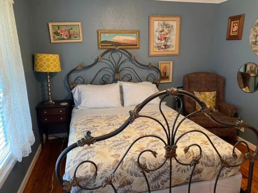 03) The Sweet Bay Room - Image 1