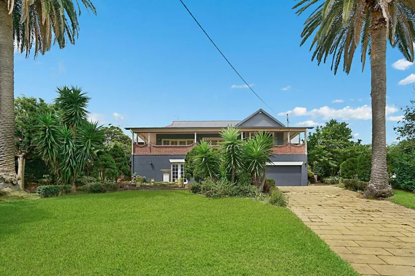 Alices Lake House, Speers Point, vistas al agua del lago Macquarie y piscina cubierta, - Image 1