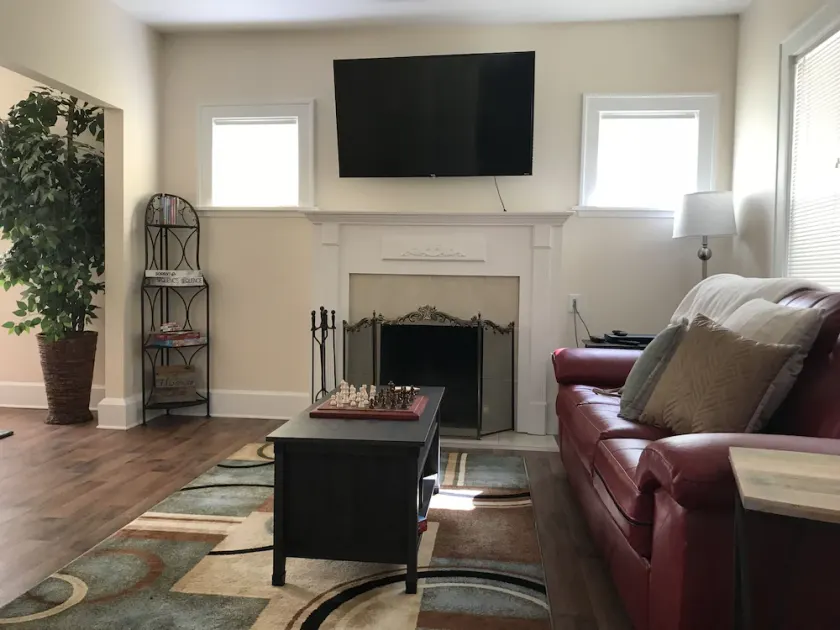 Beautiful! Near Microsoft Mt Pleasant Sleeps 8 - Image 1
