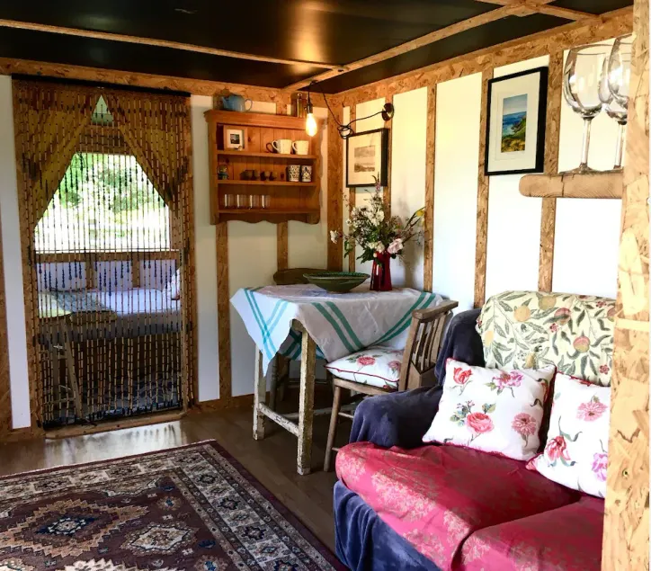Field hut, a secluded and peaceful retreat. - Image 1