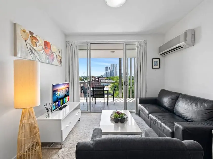 Artsy Destination Compact & Cosy 2 BR Apart at Valley - Image 1