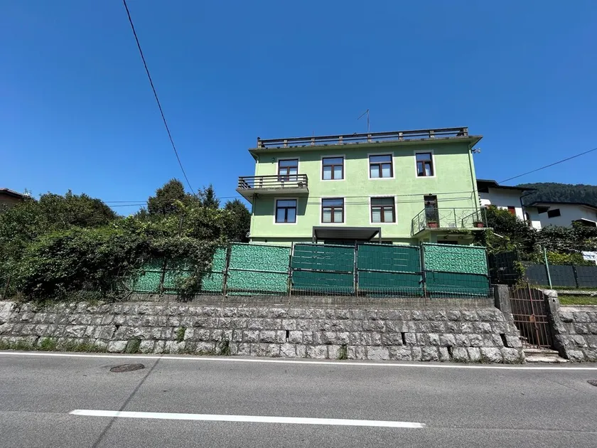 Large 6 bedroom house with fired wood hot tub - Image 1