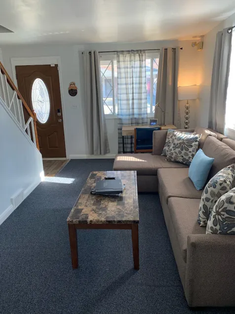 Royalty Homes - Family style, clean in a safe area. - Image 1