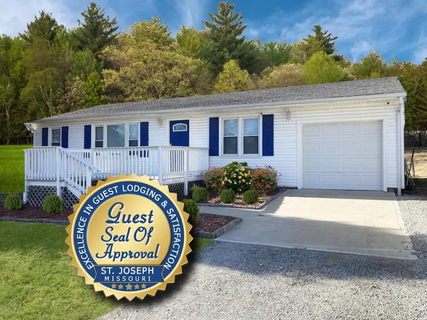 Magnificent Location!  Clean 3-Bedroom Home! - Image 1