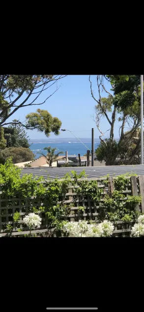Proprietà isolata con vista sulla baia, a 2 minuti a piedi dal pub e dalla spiaggia di Portsea - Image 1