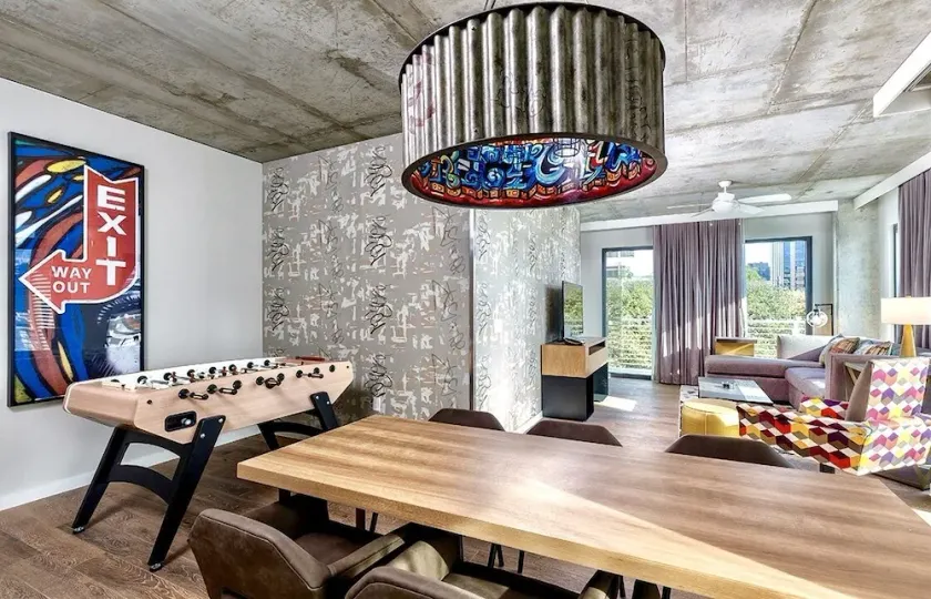 Downtown Austin - HUGE 2BR Presidential - Rooftop Pool - Walk To 6th St. - Image 1