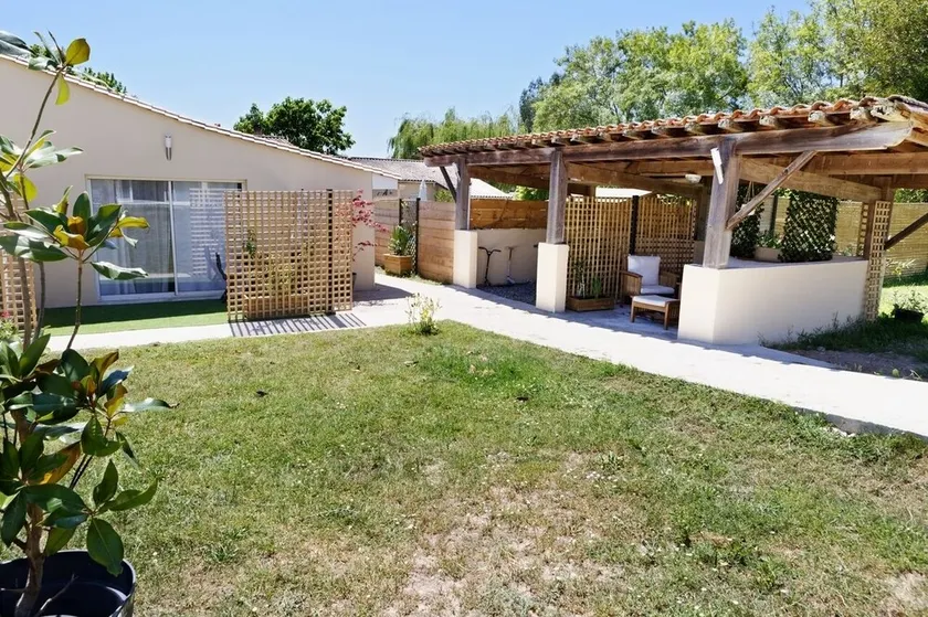 Vacation rental for 8 to 13 people with a heated indoor pool - Image 1