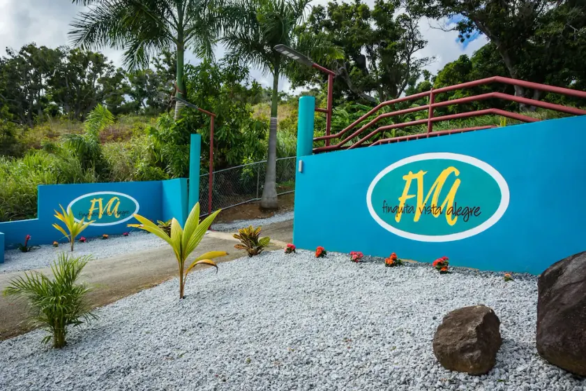 Secluded OCEAN VIEW 2 bed 2 bath Home, convenient to Ceiba Ferry. King and Queen - Image 1