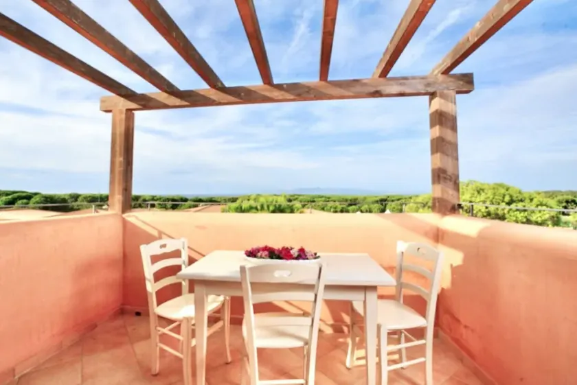 Studio apartment for 3 people of 30 m2 furnished in Sardinian style.Located on the ground floor with veranda and small garden or first floor with balcony.Consisting of living room with kitchenette, 2 joinable single beds, single sofa bed, bathroom.Endowe - Image 1