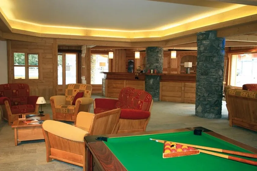 200m from ski slopes, fitness, swimming pool, terrace, balcony, tv, ski locker, 43m² - Image 1