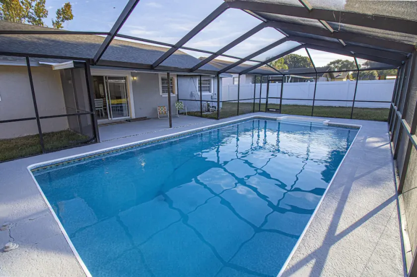 The perfect retreat: sea la vie, family-friendly home w/ pool also near cities - Image 1