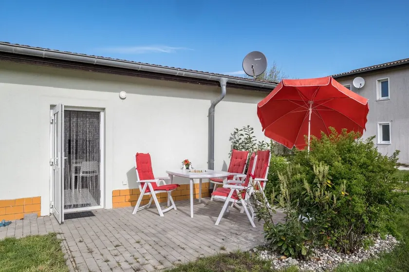 Ferienwohnung \"Strandnaher Bungalow\" mit Privatterrasse und WLAN - Image 1