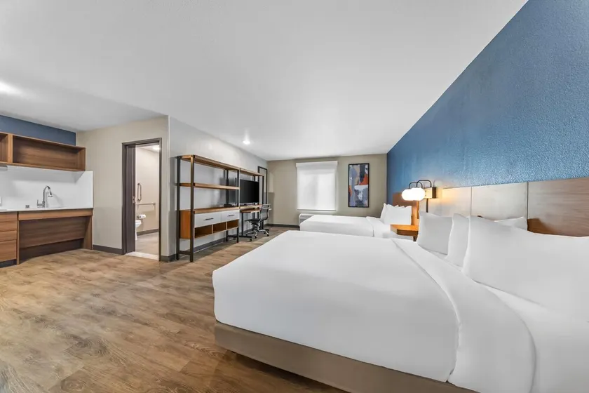 Everhome Suites Ontario - Image 1