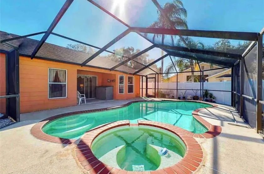 Relaxing 3 Bedroom Pool Home - Image 1