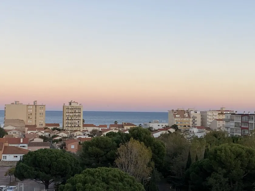 Beautiful one-bedroom apartment in an existing building—luxurious and very comfortable—located right on the harbor in Canet Plage - Image 1