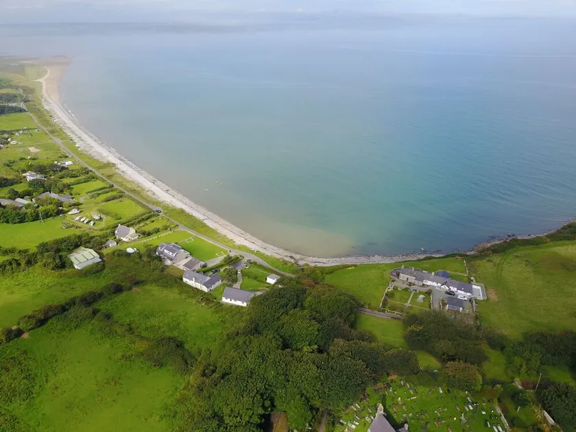 Ty Gwyn -  an on the beach that sleeps 6 guests  in 3 bedrooms - Image 1