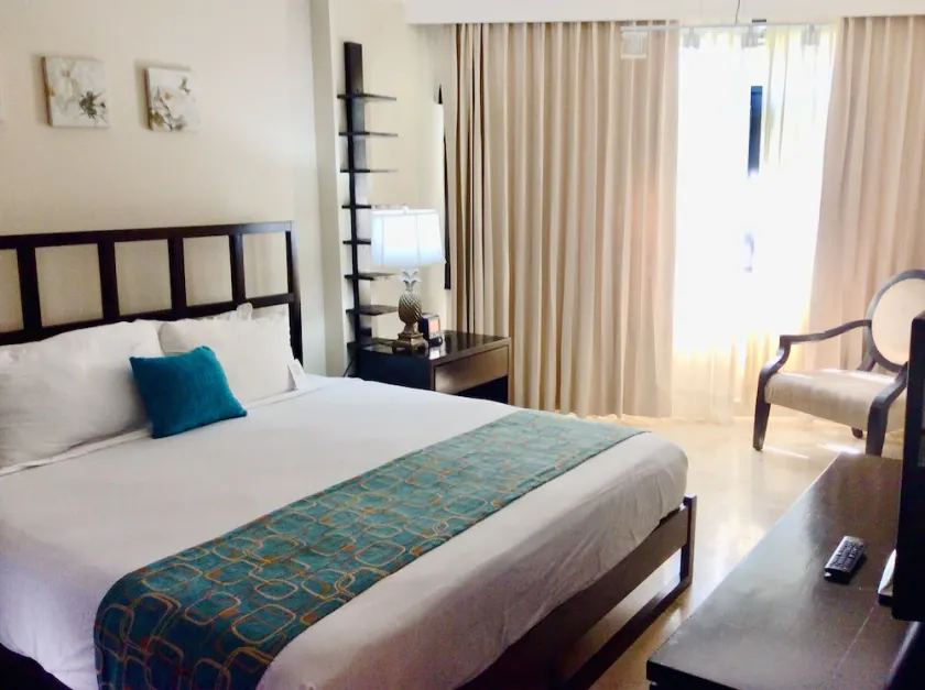 Luxury All Inclusive Vacation at  Can $ 130.00  per person per day !! - Image 1