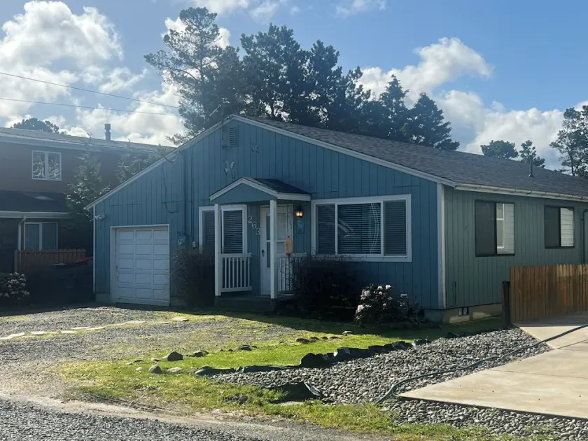 4Bed/2Bath Pet Friendly, Fenced Back Yard, Steps to Beach Access - Image 1