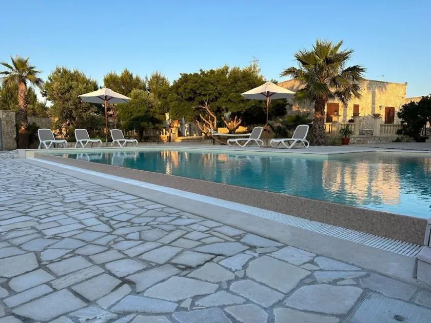 Luksus villa med udendørs jacuzzi til 10/12 personer. - Image 1
