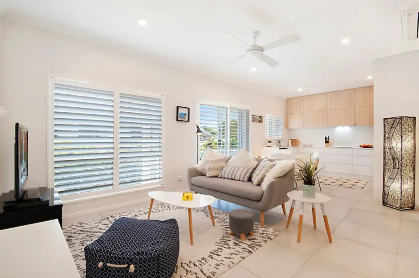 Sunny 2 bedroom 1 bathroom,  north facing balcony free use bikes & kayaks & wifi - Image 1