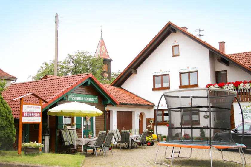 Group holiday apartment \"Dorfglück\", 180sqm, garden, balcony, 3 bedrooms, 1 multi-bed room, max. 13 people - Image 1