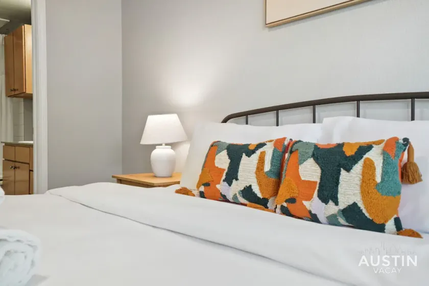 Extremely Comfortable King Beds in Super Cute Apt - Image 1