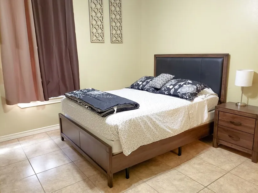 Town home in a gated community!!Spacious 1100sqft - Image 1