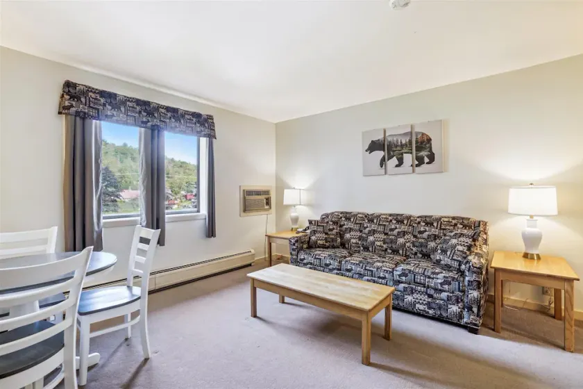 Deluxe-suite med 1 soveværelse beliggende på 2. sal m / udendørs opvarmet pool - Image 1