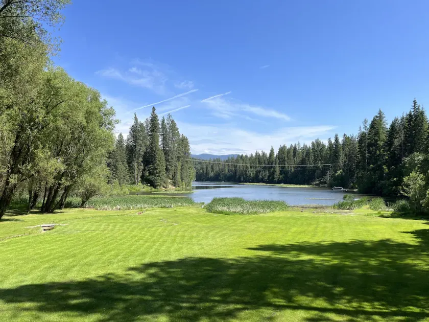 Cozy loft on Hayden Lake, near Silverwood, 15m to Coeur d Alene, Private events - Image 1