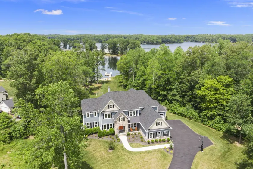Brand New 8000 Sq Ft Luxus Waterfront Lake Anna Retreat! Schlaf 23, 7 bd / 7baths - Image 1