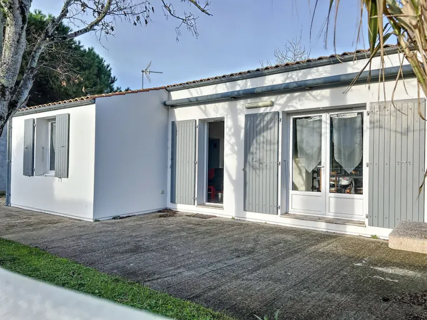 SEASIDE VILLA - Image 1