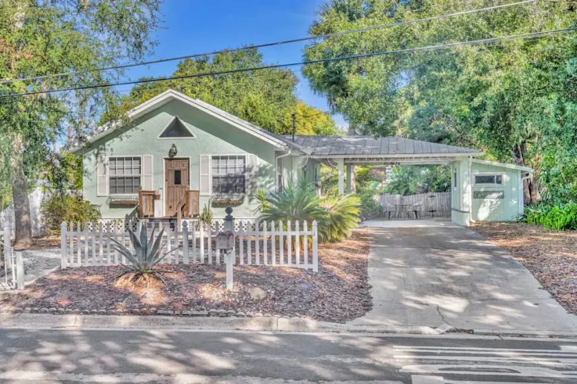 Historic \"Cozy Bungalow\" in the heart of Mt. Dora!! Pet Friendly. - Image 1