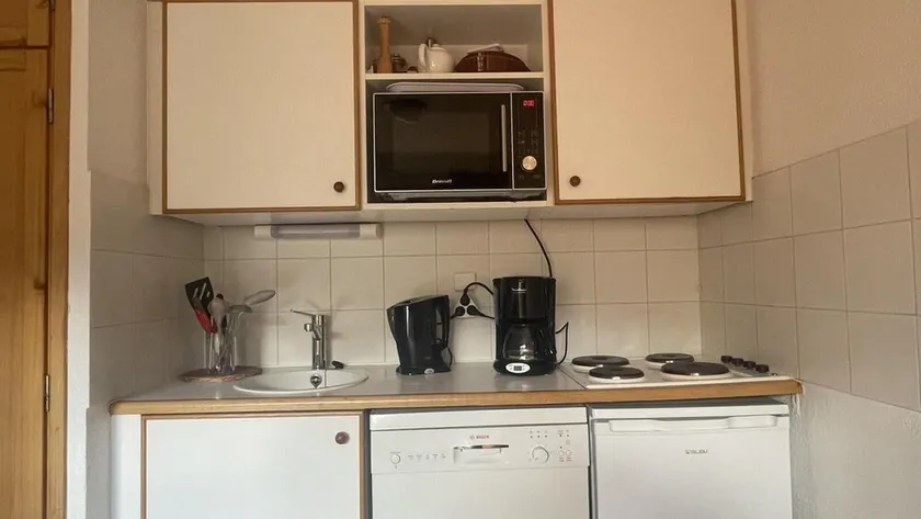 250m from ski slopes, 5th floor, view ski slopes, swimming pool, balcony, tv, ski locker, 32m² - Image 1